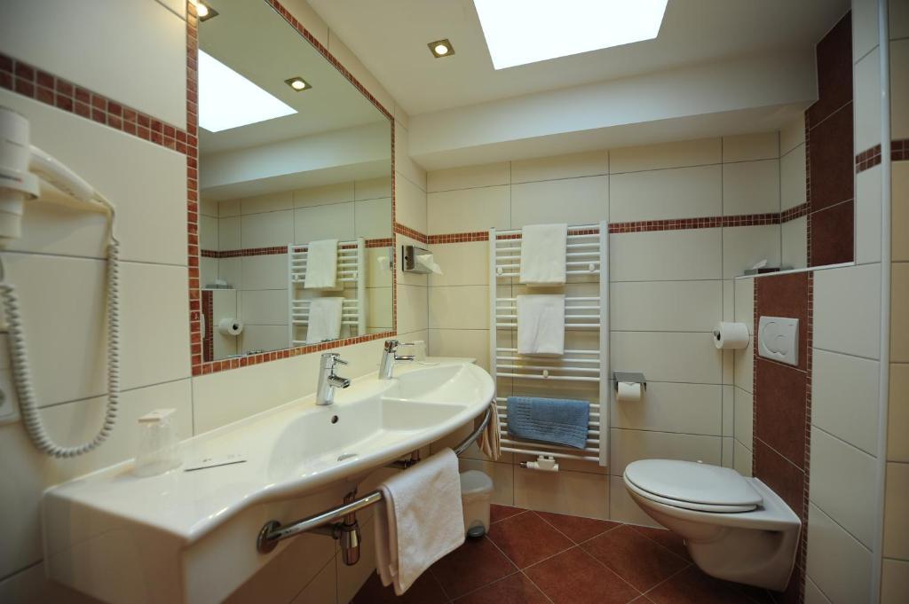 Hotel Toni Galtuer Ngoại thất bức ảnh