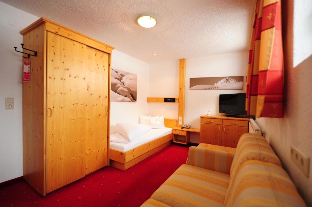 Hotel Toni Galtuer Ngoại thất bức ảnh