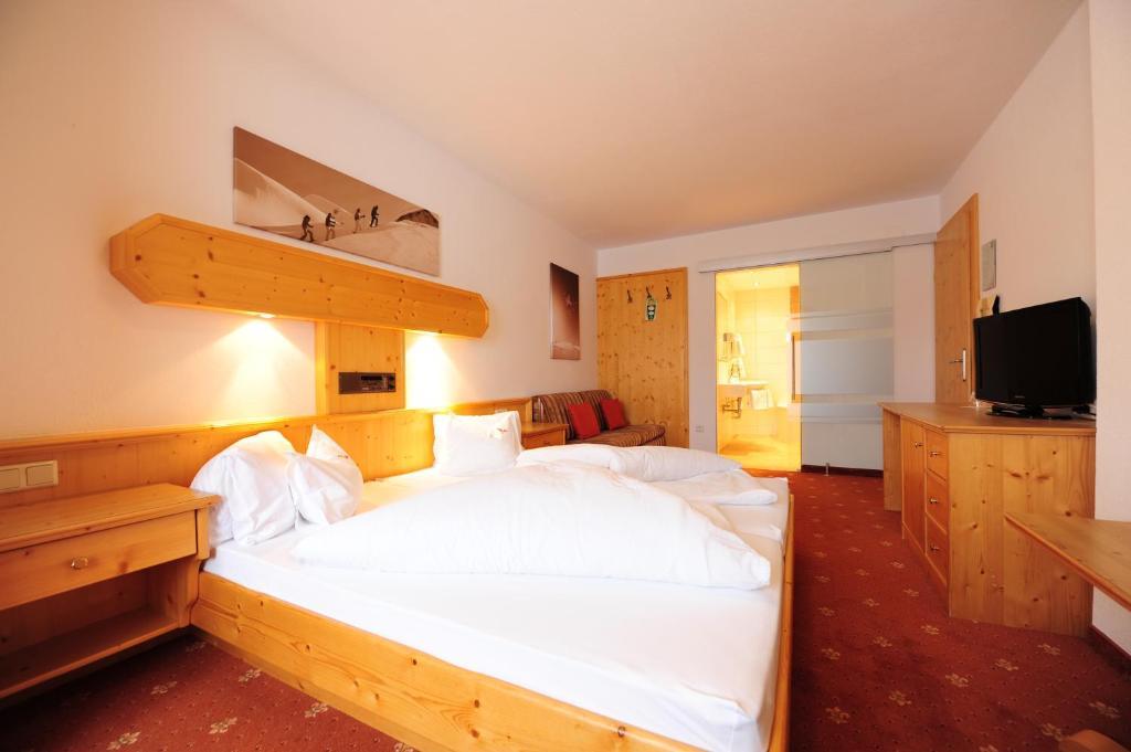 Hotel Toni Galtuer Phòng bức ảnh